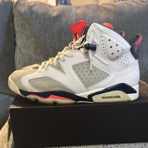 Men's White and Navy Sneakers Air Jordan 6 used